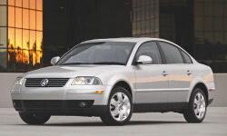 Hyundai Entourage vs. Volkswagen Passat Feature Comparison