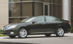 Lexus ES vs. Hyundai Elantra Feature Comparison