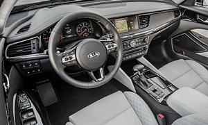 Audi R8 vs. Kia Cadenza Feature Comparison