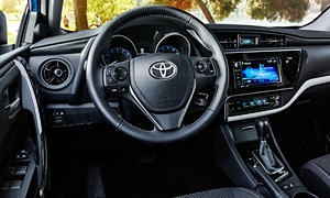 Toyota Corolla iM vs. Toyota Sienna Feature Comparison