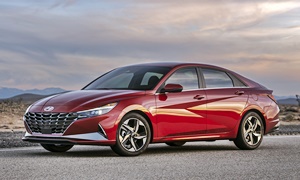 Hyundai Elantra vs. Lexus IS Fuel Economy (L/100km)