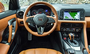 Chrysler Voyager / Grand Voyager vs. Nissan GT-R Fuel Economy (L/100km)
