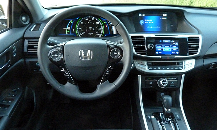 Accord Reviews: 2014 Honda Accord Hybrid instrument panel